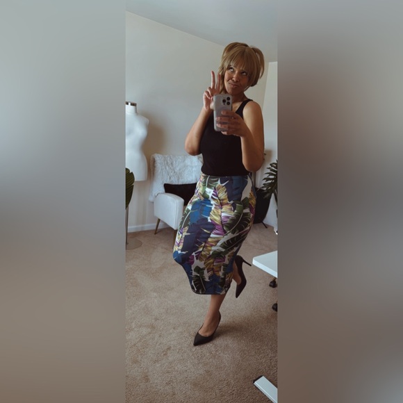 Feather Print Midi Skirt - Picture 4 of 14